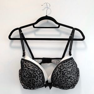 Victoria’s Secret Very Sexy Plunge Bra 38D
